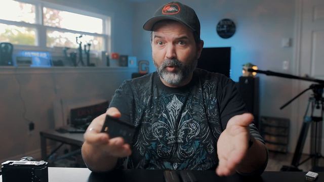 XTAR SN4: 7 in 1 Multiple Camera Battery Charger | Our First Look смотреть онлайн