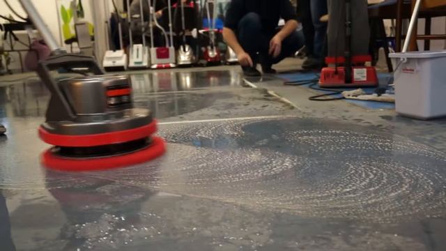 Oreck Orbiter демонстрация на Уральских Выставках в Екатеринбурге 2015. смотреть онлайн