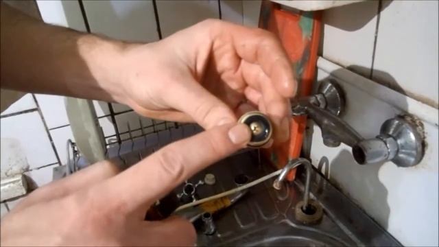 РЕМОНТ СМЕСИТЕЛЯ. КАК УВЕЛИЧИТЬ СРОК СЛУЖБЫ КРАНА смотреть онлайн