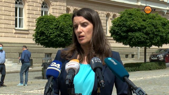 Ministrica za šolstvo Simona Kustec o postopku pri sumu okužbe s koronavirusom v šolah in vrtcih смотреть онлайн