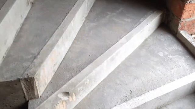 Забежная П-образная лестница, разобрали опалубку. смотреть онлайн