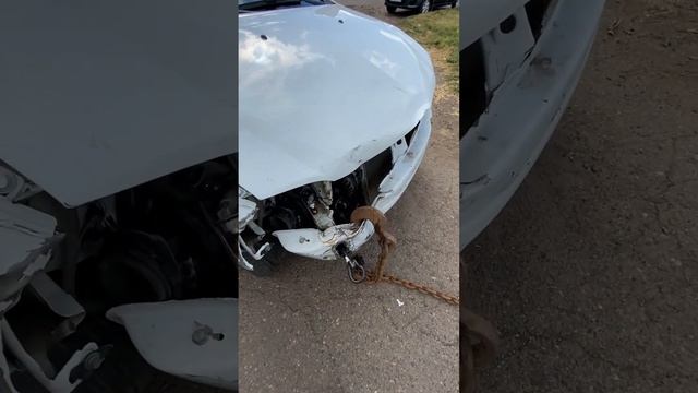 Приехали покупать битый Рено Логан, вытянули усилитель бампера , так как он задевал радиатор и Гур смотреть онлайн