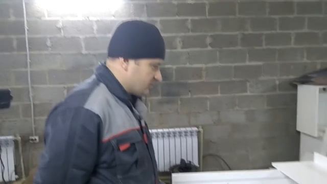 Что мы делаем в перерывах между покраской в черную матовую жидкую резину дисков? Белый камин :)) смотреть онлайн