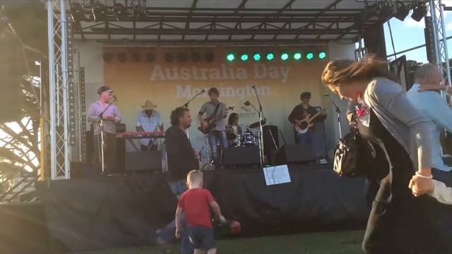 Waz e James - Back From Babys - Mornington AD смотреть онлайн