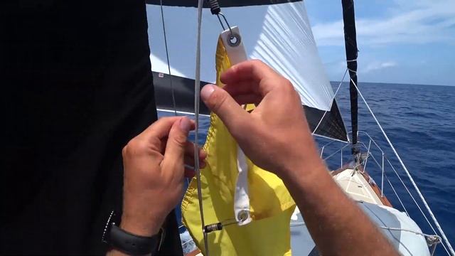 С острова Куба в США на Парусной яхте за 24 часа. Один на лодке в океане. смотреть онлайн