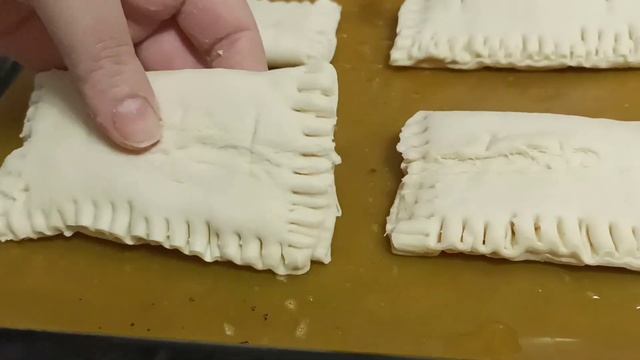 Слойки из теста "Рестория" и джема из Магнита смотреть онлайн