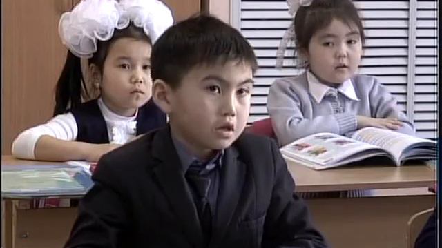 Во сколько лет малыши готовы сесть за парты? — этот вопрос обсуждают казахстанцы смотреть онлайн