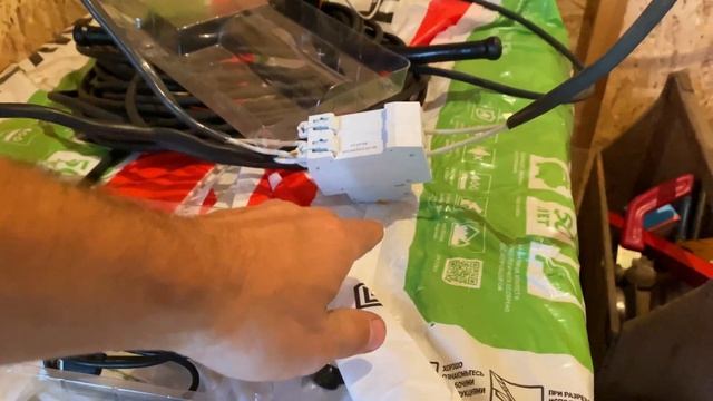 Купили ЗАБРОШЕННУЮ ДАЧУ | Строю времянку | Дверь установлена | Начал утеплять стены | # 18 смотреть онлайн