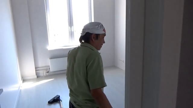 Монтаж плинтусов МДФ. Ремонт квартиры закончен. Высотка. смотреть онлайн