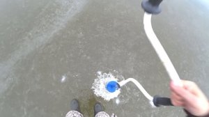 Рыбалка на хапугу по первому льду. Сазан на хапугу. Рыбалка 2023. Рыбалка зимой. Рыбалка на поплаво