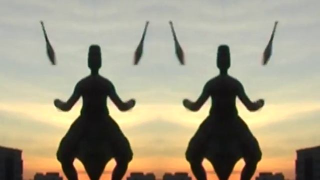 Groovy Juggling, Dancing Guy Looking for Groovy Dancing Girl смотреть онлайн