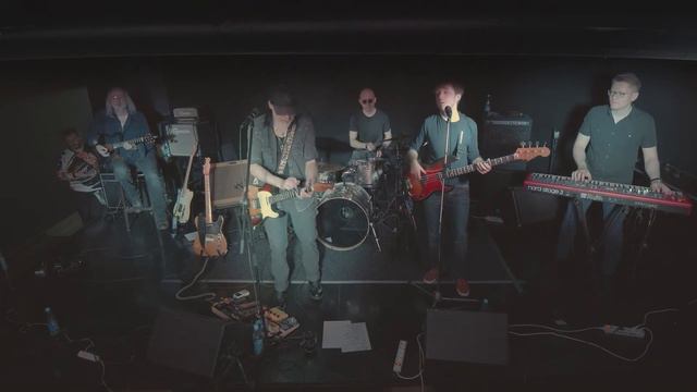 The CrossroadZ   Walking In The Diamond Rain