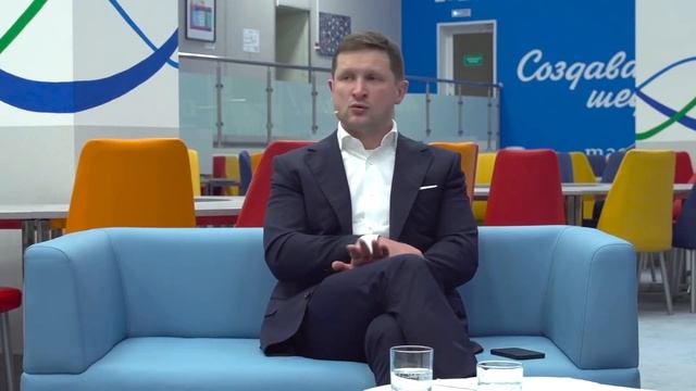 Прямая линия ректора РУДН 2022: о тайм-менеджменте, стройке в гумсоце и костюме на Хеллоуин смотреть онлайн