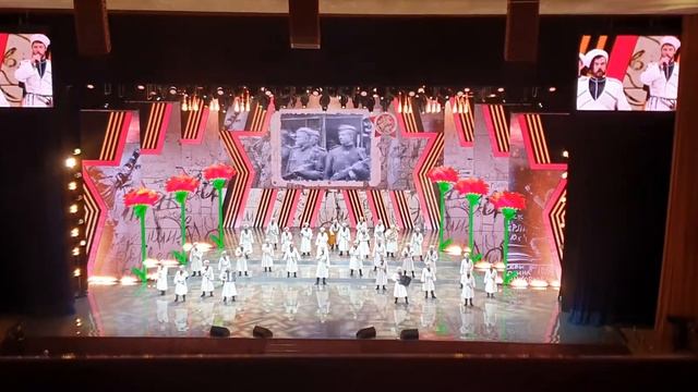 "Едут по Берлину казаки" - смотреть онлайн