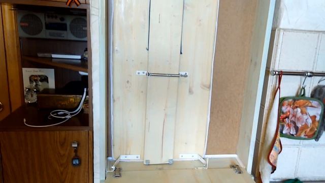 Компактный и бюджетный шкаф, верстак, гладильная доска Своими руками. 137 серия дома. смотреть онлайн