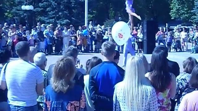 День города Луганск, акробатический танец пара 10.09.16 смотреть онлайн