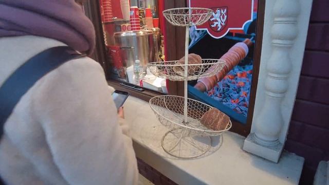 Уличная еда в Москве, Новогодние выходные, Стрит фуд, Россия 4К. смотреть онлайн