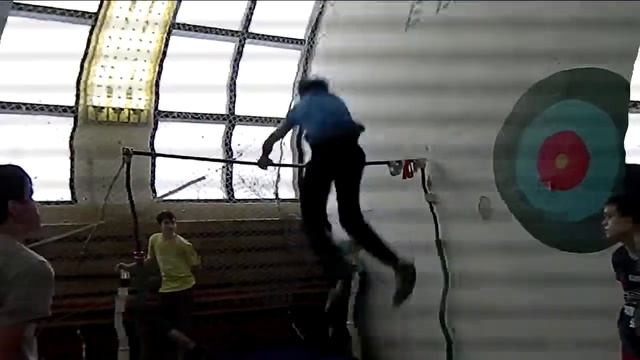 Хлопок за спиной с подъема разгибом вперед смотреть онлайн