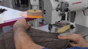 Aurora A-335-LG — рукавная машина для окантовки с приставным столиком