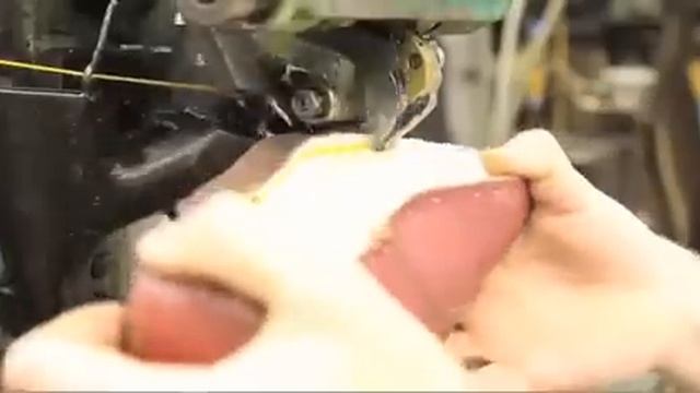 Cómo se hacen unas botas Dr. Martens - ALBO zapaterías.wmv смотреть онлайн