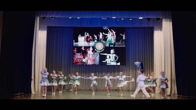 5 Образцовый ансамбль современного танца «Русский вариант», г Копейск «Ходит конь по бережку» смотреть онлайн