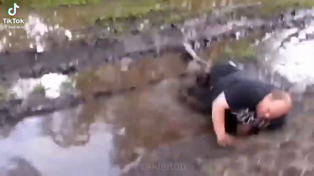 как кто прыгает в лужу смотреть онлайн