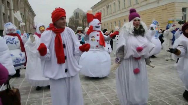 парад снеговиков МОБУ "СОШ № 32".MOV смотреть онлайн