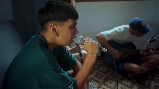 Yami Safdie, Milo J - El Bolero (acústico)