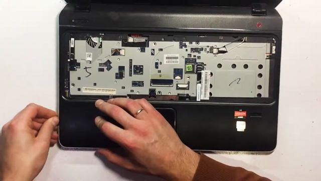 Разборка ноутбука Hp Envy M6-1103sr для чистки от пыли смотреть онлайн