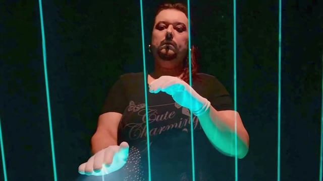 Laser Harp - From harpelaser.com all in one solution - ECS 5.8 - Sending midi to keyboard смотреть онлайн