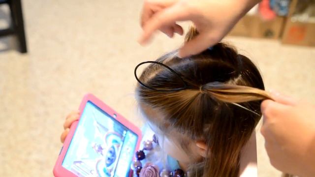 Hairstyles for toddler girl - Create a bun with fine hair смотреть онлайн