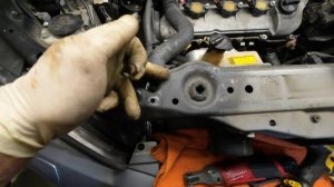 Радиатор охлаждения неоригинальный. Масса проблем при установке. Lexus RX330.