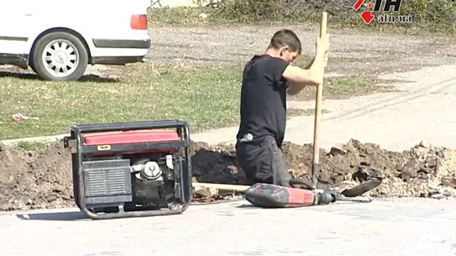 Благоустройство или приговор для деревьев: коммунальщики начали весеннюю уборку - 03.04.2017