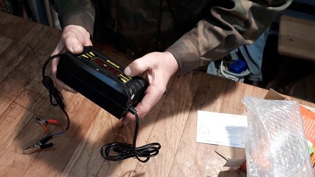 Умная зарядка для автомобильного аккумулятора с Алиэкспресс. смотреть онлайн