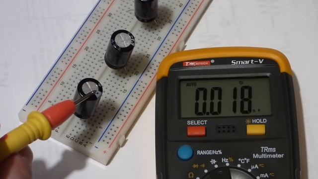 How to measure capacitance of capacitors with a multimeter able to do so. Tutorial lesson. смотреть онлайн