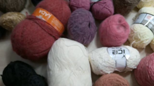 Хвастаюсь - новые клубочки и ещё кое-что смотреть онлайн