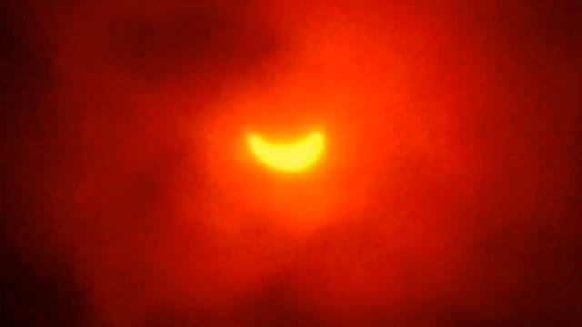 Затмение Солнца 20.03.2015г. в Санкт-Петербурге. смотреть онлайн