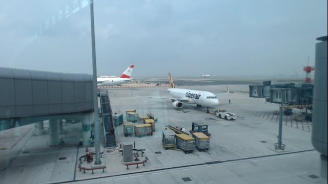 Hong Kong Airport with ATC Live Stream смотреть онлайн