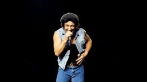 AC / DC - 01 - Who made who (Paris - 1988)
