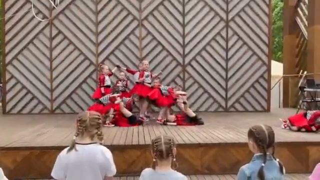 Дочка танцует! Выступление призеров ГранПри на летнем фестивале #танцы #хореография смотреть онлайн