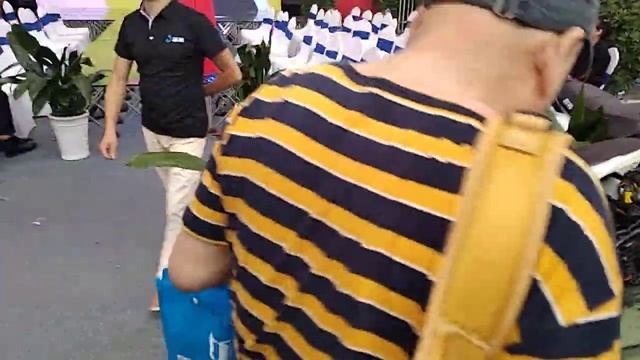 Small electric cars exhibition. China смотреть онлайн