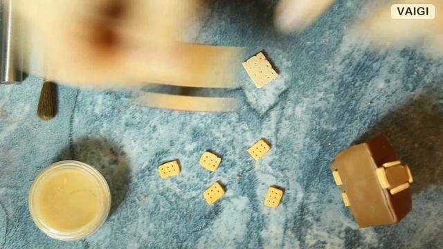 Пряничный домик из пластики ○ Toni Ellison ○ Gingerbread house craft kit by Toni Ellison ○ VAIGI