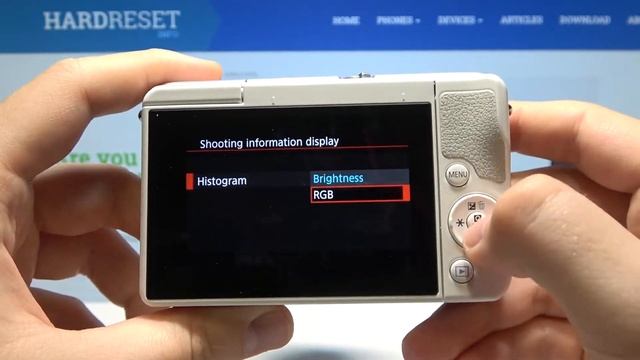 How to Change Histogram Options on Canon EOS M10 - Switch Between Brightness and RGB Histogram. смотреть онлайн