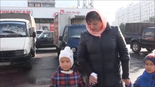 Мы по городу идем смотреть онлайн