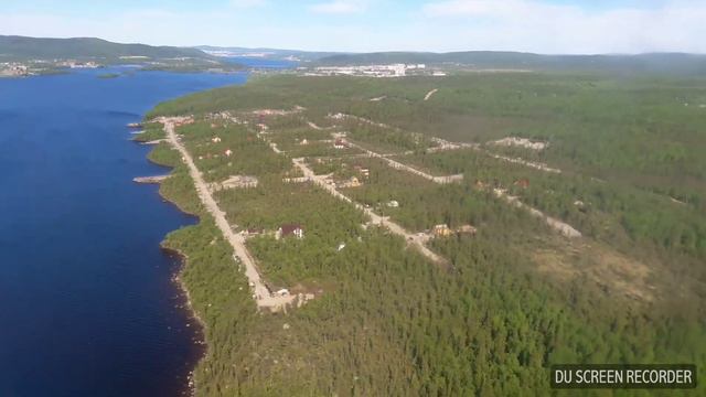 Красивая посадка в г.Мурманск со стороны реки Тулома в солнечный день смотреть онлайн