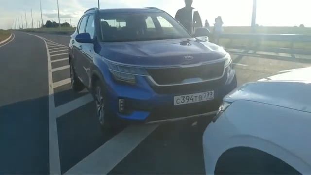 GEELY COOLRAY против KIA SELTOS. 150 сил против 177 сил. АКПП У ОБОИХ "РОБОТ" смотреть онлайн