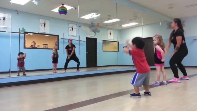 Hip Hop dance class for kids - 3 year olds смотреть онлайн