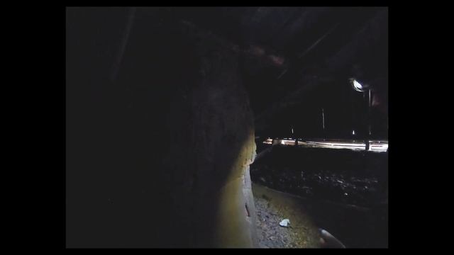 Подготавливаем дровяную печь к зиме, затираем глиной дымоход на чердаке и обзор деревни с крыши. смотреть онлайн