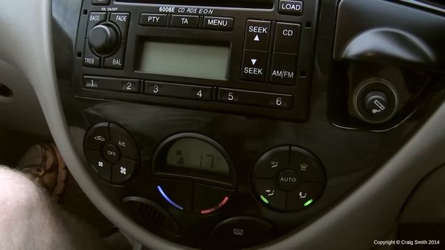 Simple how to: Ford Focus coolant (anti-freeze) change (service) смотреть онлайн