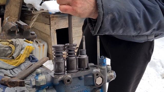 Ремонт распределителя на тракторе т40